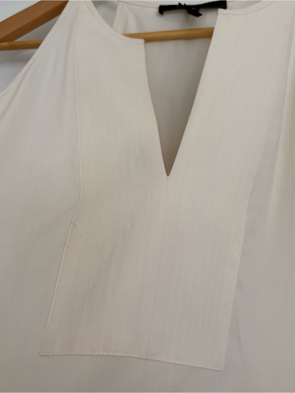 BCBG V-Neck Silk Cream Blouse - Picture 4 of 4